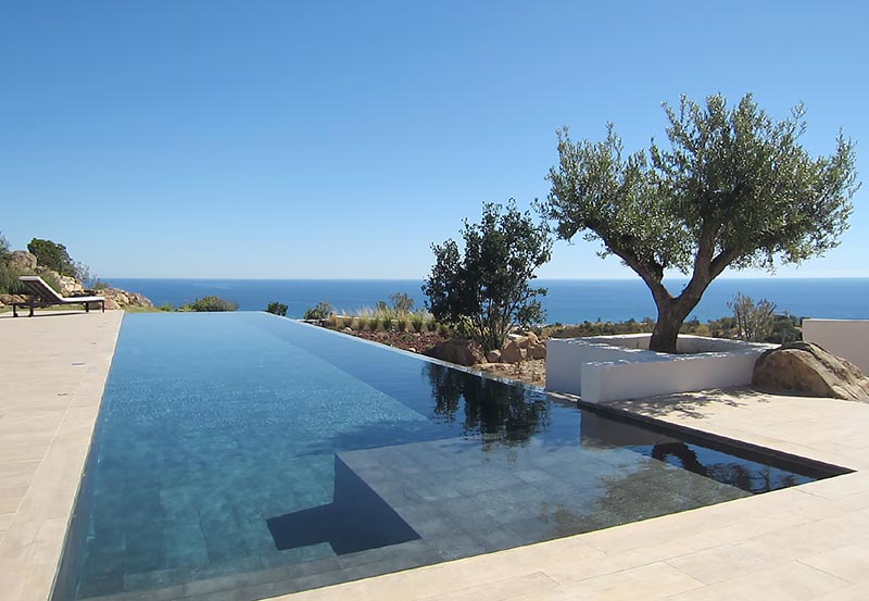 piscine de la villas Déa. Location de vacances en Corse